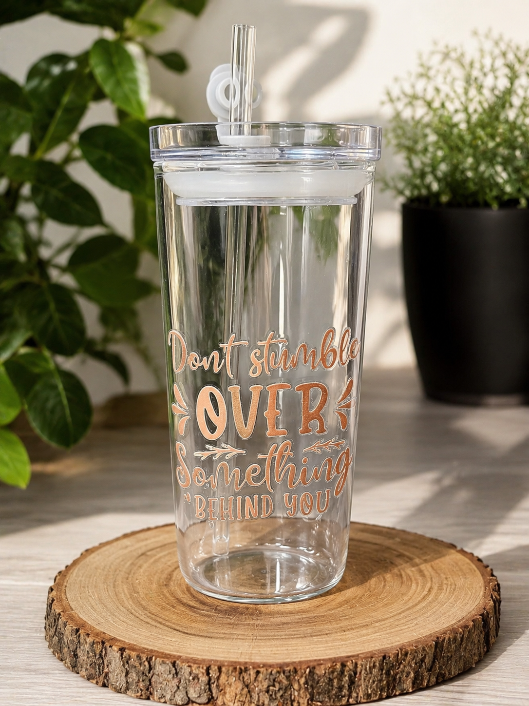 Vierkante Glazen Tumbler – 250 ml"Don't Stumble Over Something Behind You"